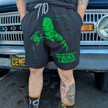 Laden Sie das Bild in den Galerie-Viewer, GROUNDSKEEPER REPEATER Shorts camo (XS, XL links)