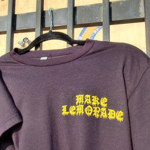 Schwarzes T-Shirt „MAKE LIMONADE“.