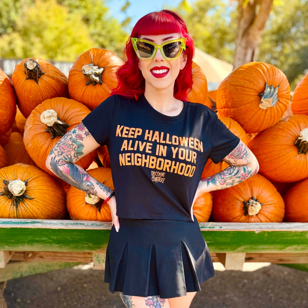 KEEP HALLOWEEN ALIVE flowy crop