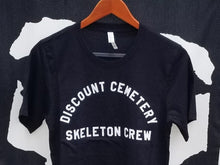 Laden Sie das Bild in den Galerie-Viewer, SKELETON CREW shirt - Discount Cemetery