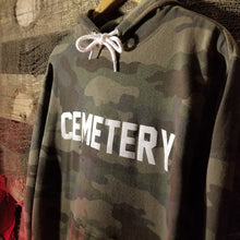 Laden Sie das Bild in den Galerie-Viewer, GROUNDSKEEPER camo hoodie - Discount Cemetery